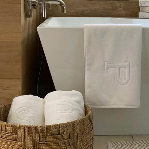 Matouk Auberge Bath Collection Matouk Auberge Bath Collection Home & Garden > Linens & Bedding > Towels > Bath Towels & Washcloths